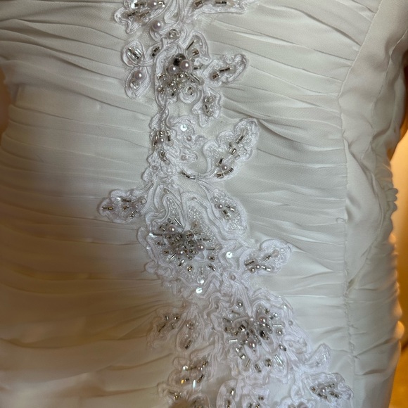 DAVID'S BRIDAL COLLECTION
STYLE# V3398 - Picture 5 of 13